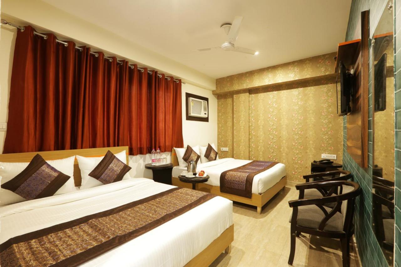 Hotel Ark Wood At Airport New Delhi Exterior photo